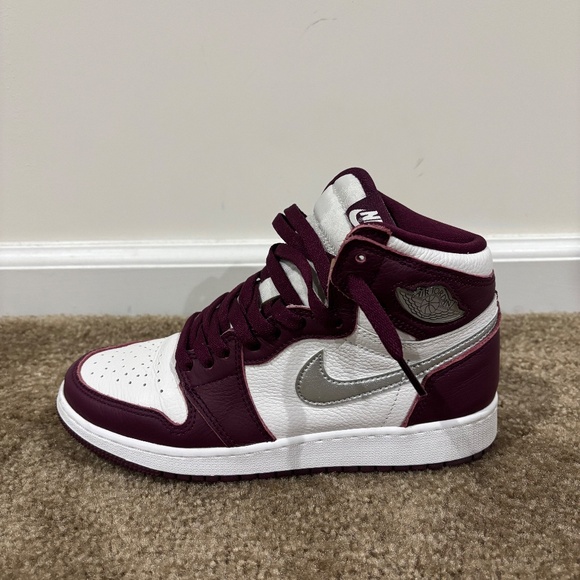 Nike Air Jordan 1 Retro High OG "Bordeaux" - Picture 3 of 7